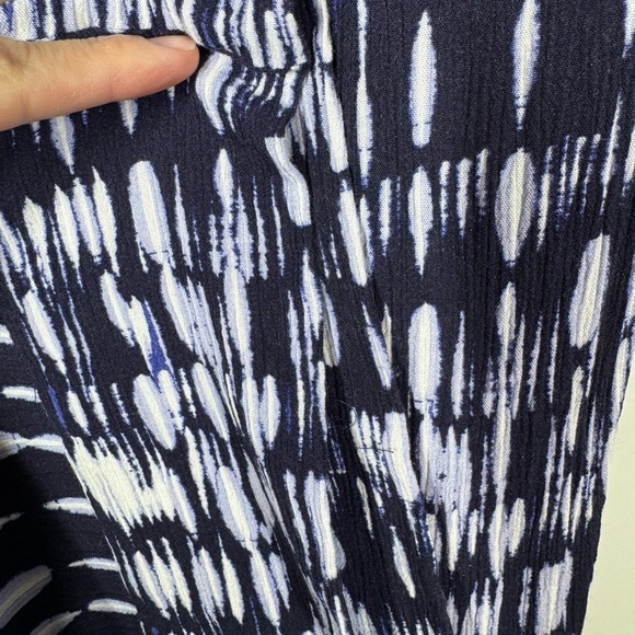 Flowing navy blue and white womens pant- size Large- EUC - Picture 9 of 9